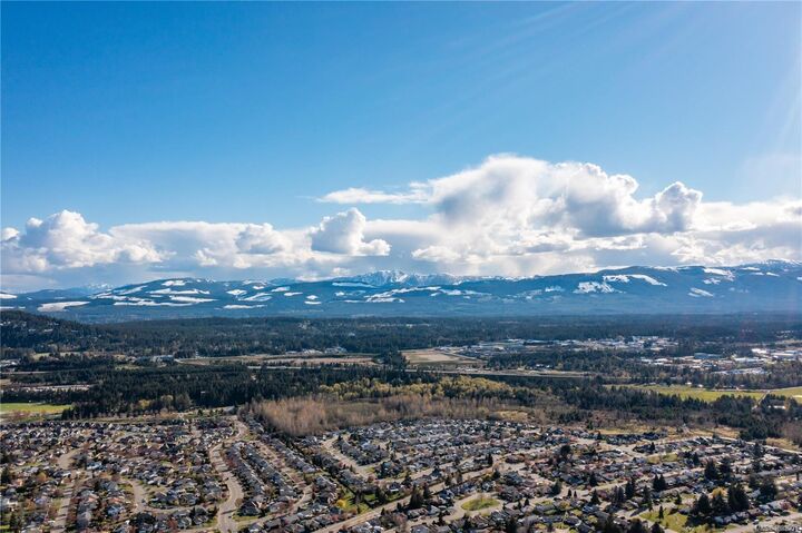 Property Photo: 409 Hummingbird Pl BC V9P 1K1