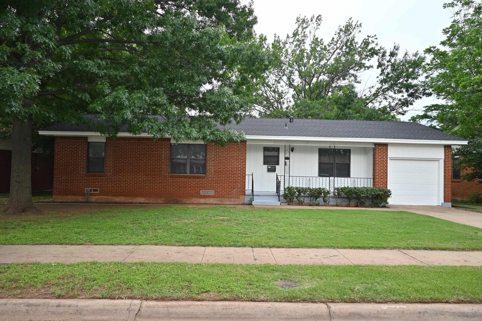 Property Photo:  5040 Lindale Drive  TX 76310 