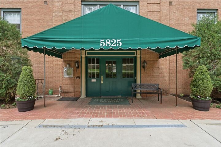Property Photo:  5825 5th Ave 201  PA 15232 