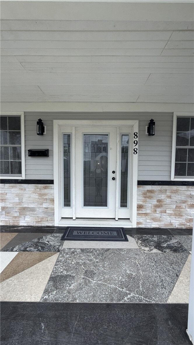 Property Photo:  898 Speyer Ave  PA 15061 