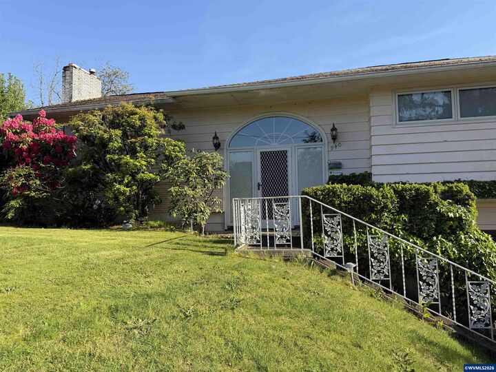 Property Photo:  940 Gerleon St SE  OR 97302 