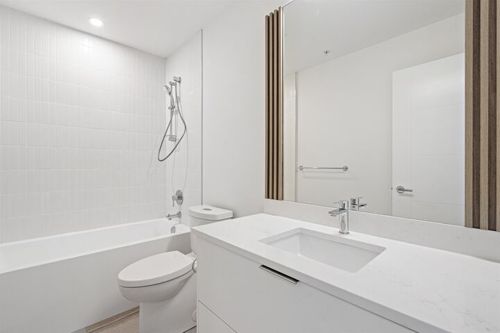 Property Photo: 20695 Eastleigh Crescent 401 BC V3A 0P7