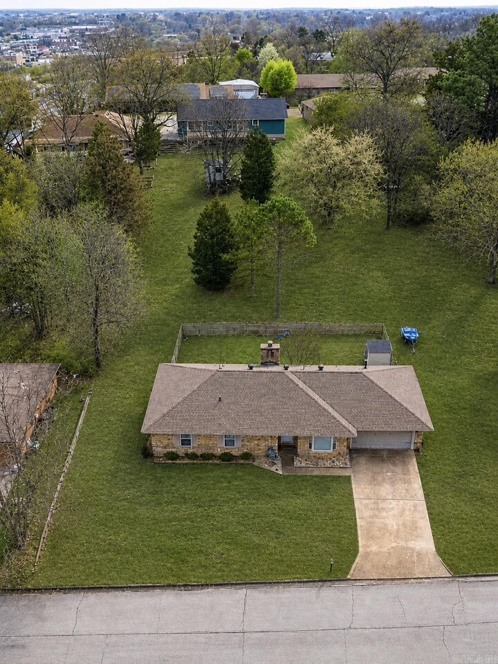Property Photo:  105 Elfen Glen St  AR 72956 