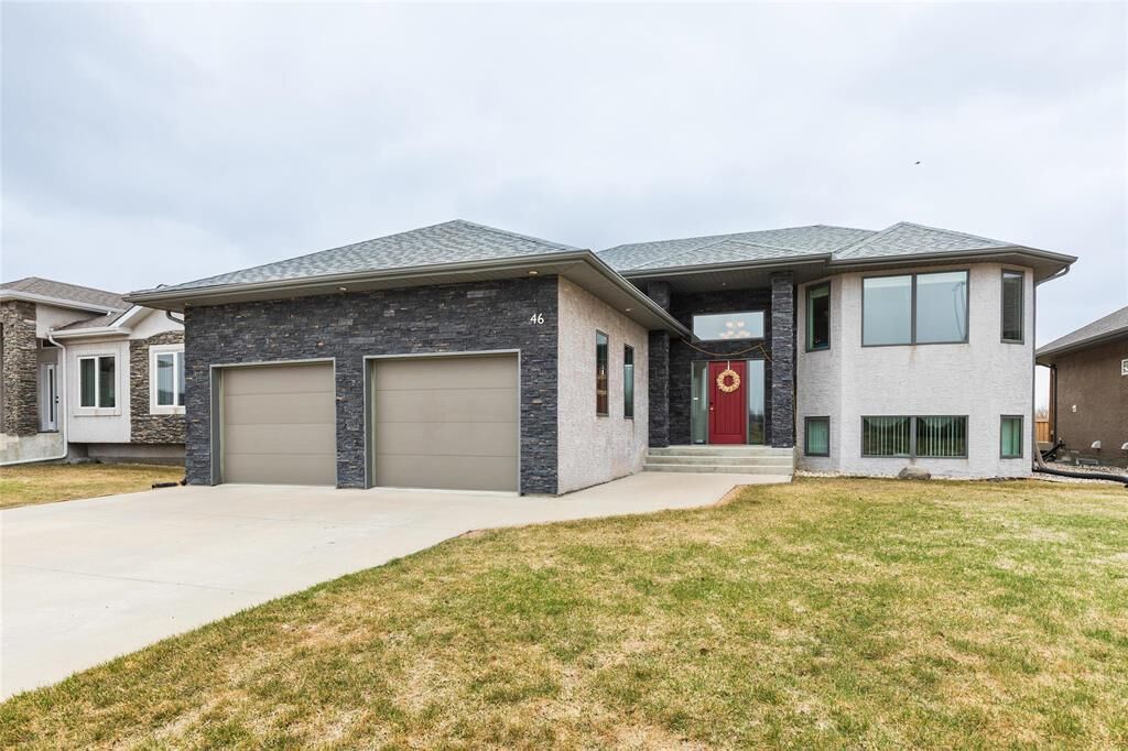 Property Photo:  46 Clearwater Avenue  MB R5G 0S7 