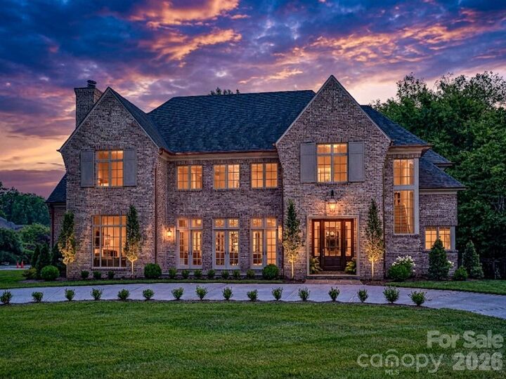 Property Photo:  3701 Pelham Lane  NC 28211 