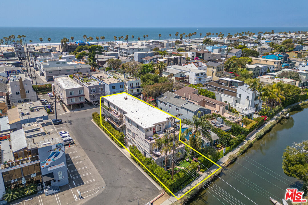 Property Photo: 3000 Grand Canal CA 90291