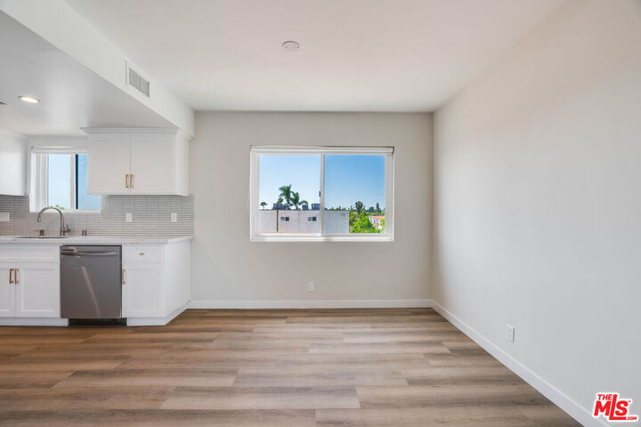 Property Photo:  1470 Rexford Dr  CA 90035 