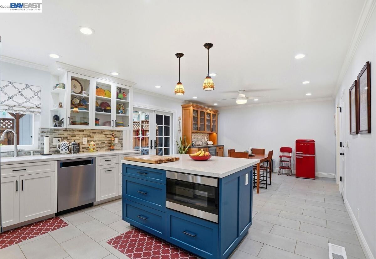 Property Photo:  4231 Dubhe Ct  CA 94521 