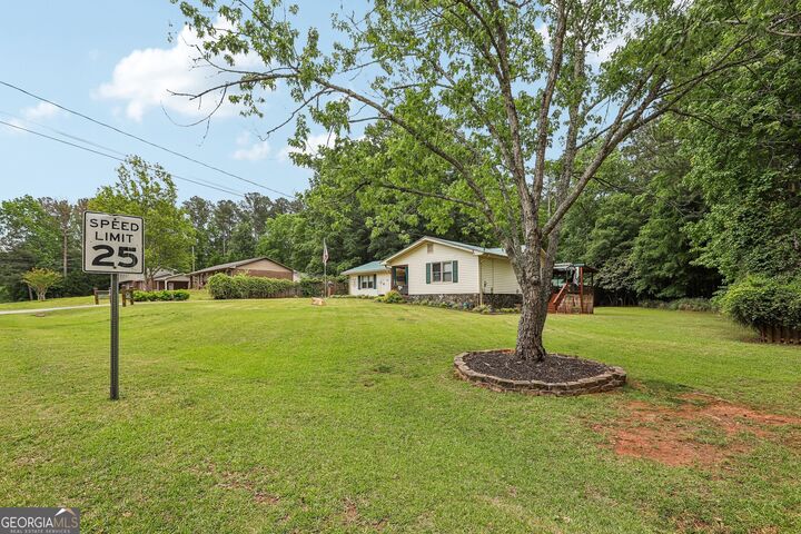 Property Photo: 1949 Bonnie Ridge Drive GA 30223