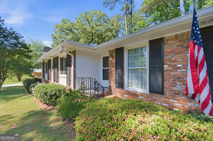 Property Photo:  2196 Winding Way  GA 30084 