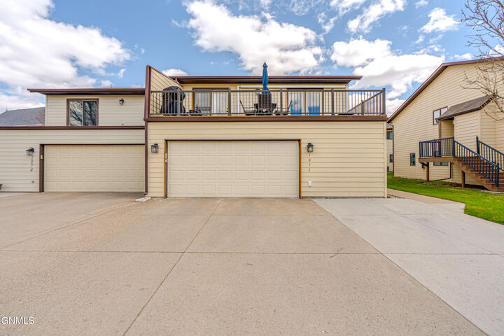 Property Photo:  1072 Westwood Street  ND 58504 
