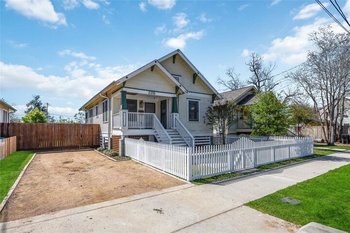 Property Photo:  2100 Gregg Street  TX 77026 