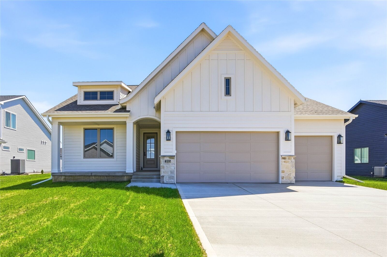 Property Photo:  427 Walnut Drive  IA 50124 