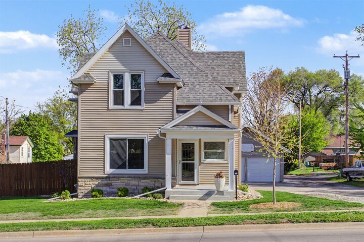 Property Photo:  711 Mamie Eisenhower Avenue  IA 50036 