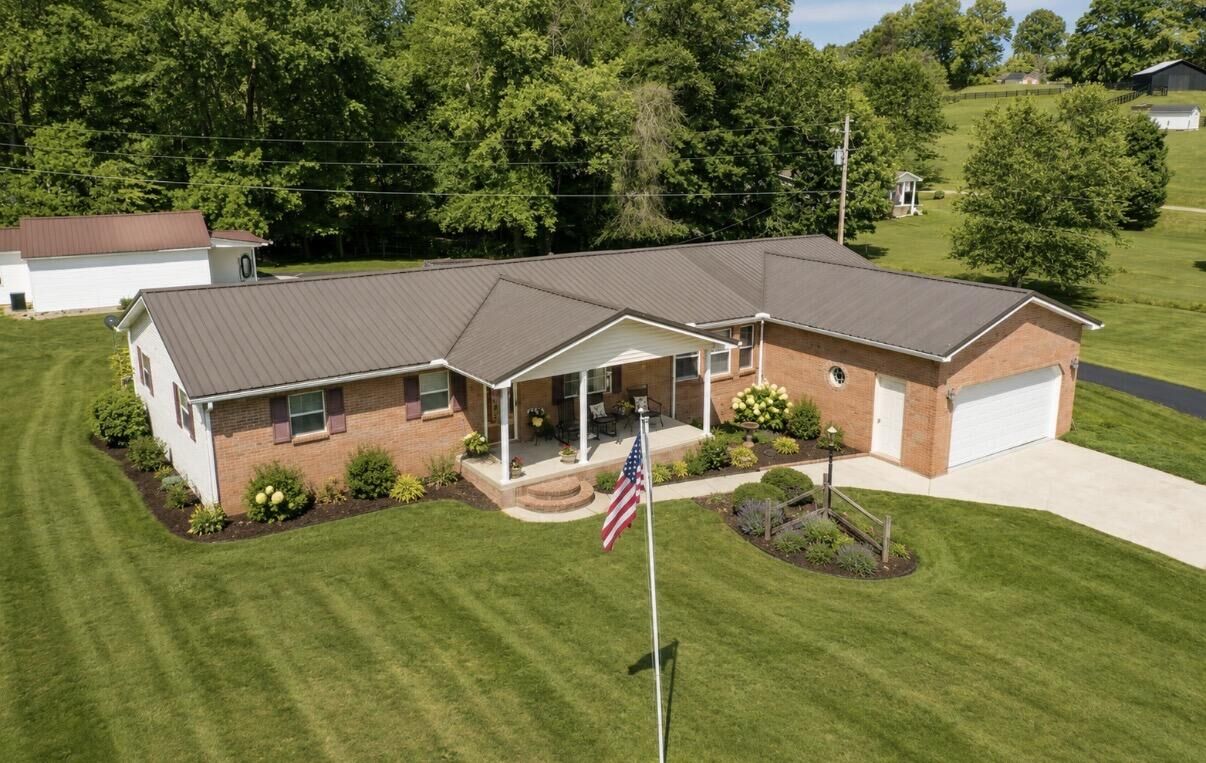 Property Photo: 8356 E Laurel Road KY 40741