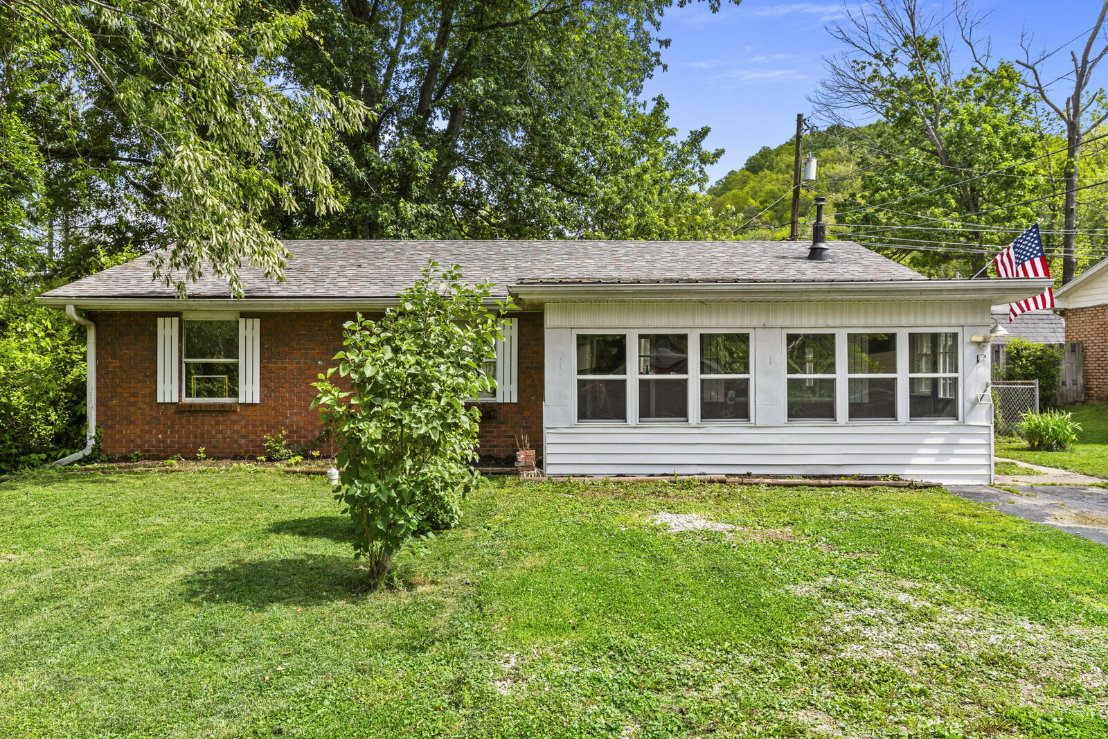 Property Photo:  301 Parkside Court  KY 40351 