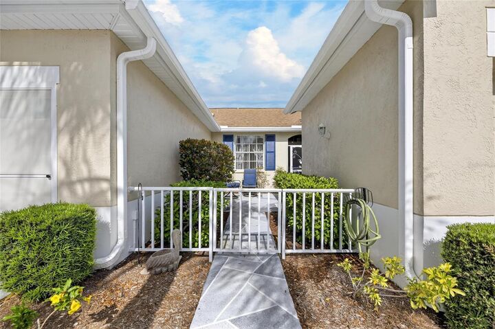 Property Photo:  1012 Radison Avenue 12  FL 33573 