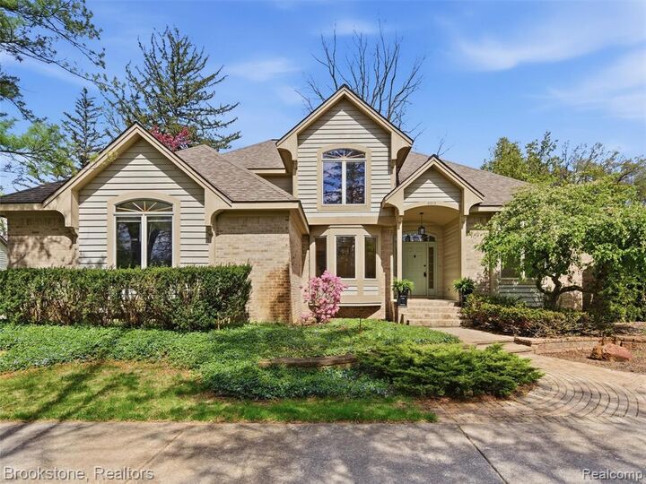 Property Photo:  6512 White Lake Road  MI 48346 1585 