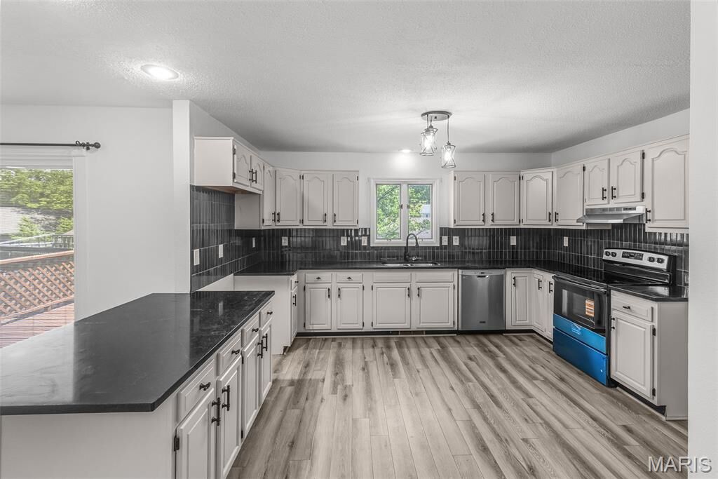 Property Photo: 1006 Camino Court MO 63701