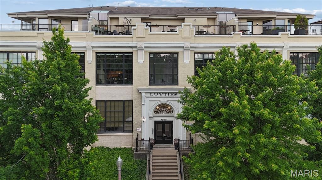 Property Photo:  4200 Laclede Avenue 203  MO 63108 