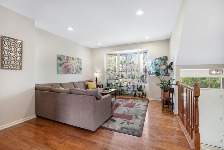 Property Photo:  98 Village Station Lane  IL 60030 