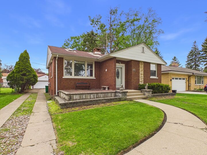 Property Photo:  2308 Stratford Avenue  IL 60154 