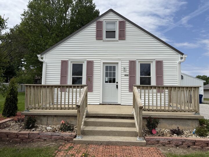 Property Photo: 406 S Willow Street IL 61326