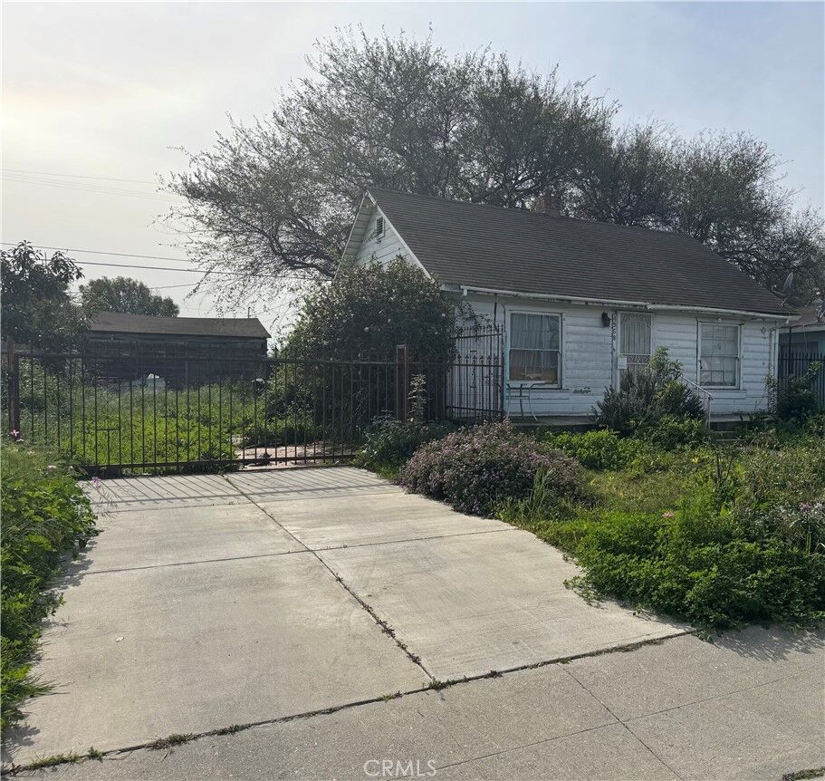 Property Photo: 4958 E San Rafael CA 90221