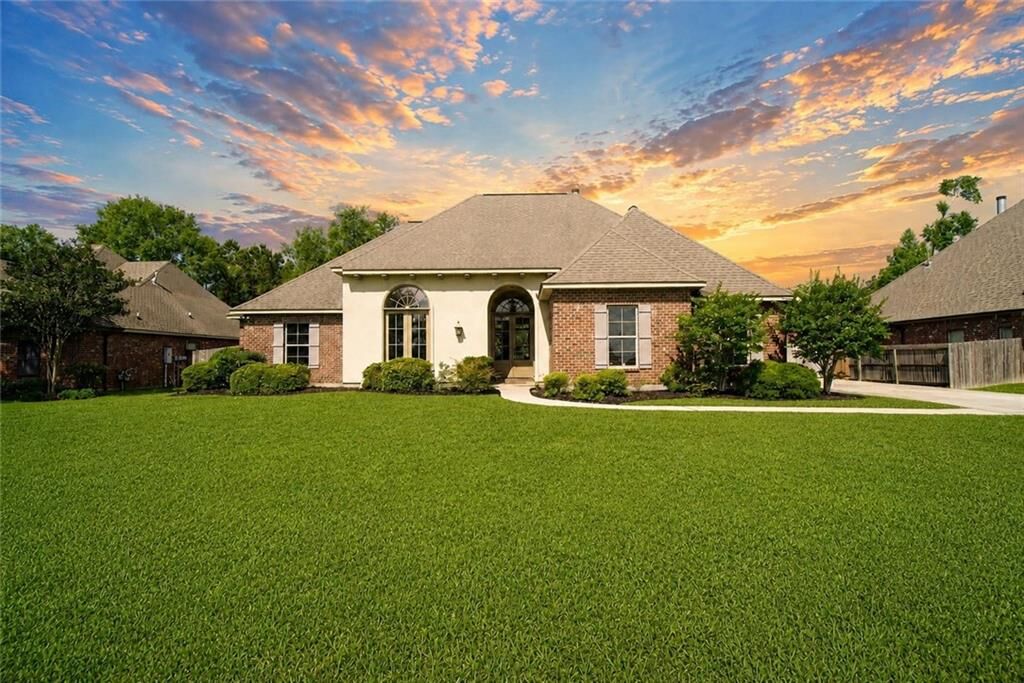 Property Photo: 443 Clayton Court LA 70461