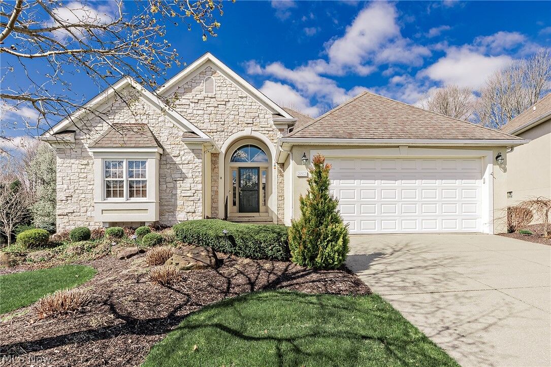 Property Photo:  2002 Fox Trace Trail  OH 44223 