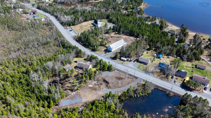 8463 7 Highway — photo 1