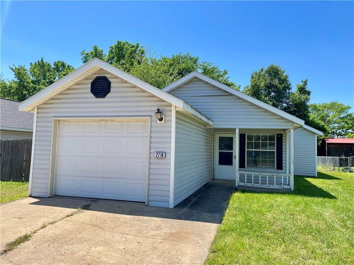 Property Photo: 2710 Dandelion Street AR 72764
