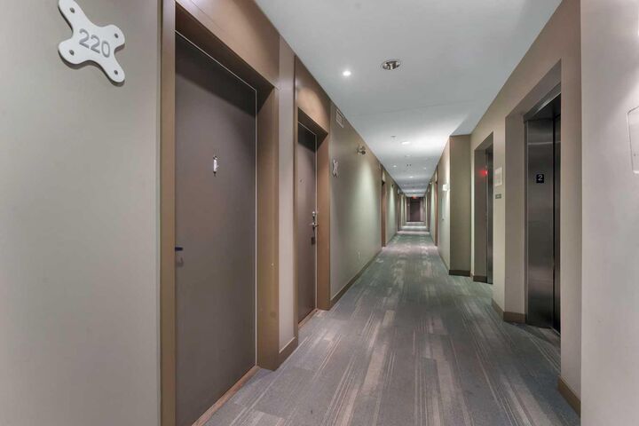 Property Photo: 323 20 Avenue SW 220 AB T2S 2G5