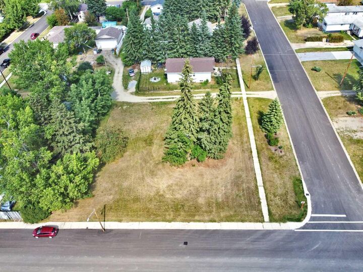 Property Photo: 5002, 5008, 5010 50 Avenue AB T0M 0H0