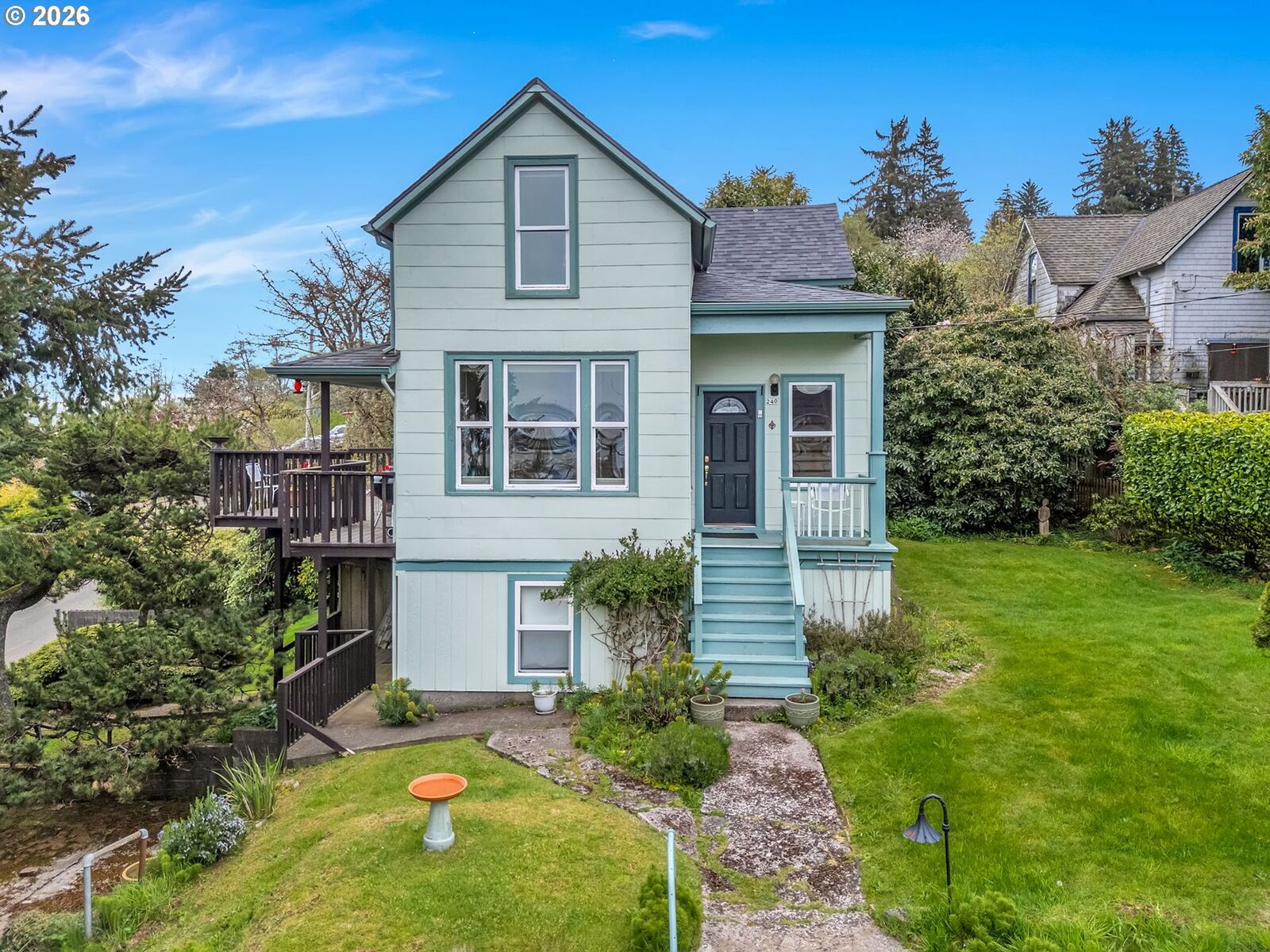 Property Photo:  240 Lincoln St  OR 97103 