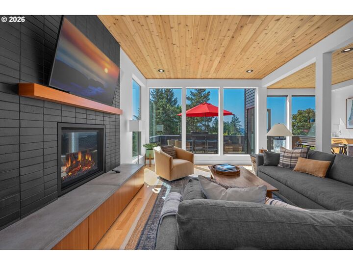Property Photo:  1373 SW Westwood Dr  OR 97239 