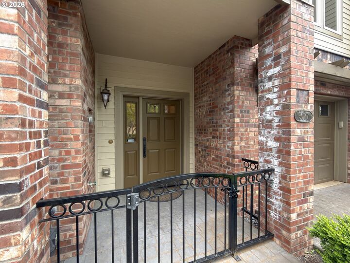 Property Photo:  5077 W Sunset Dr  OR 97035 