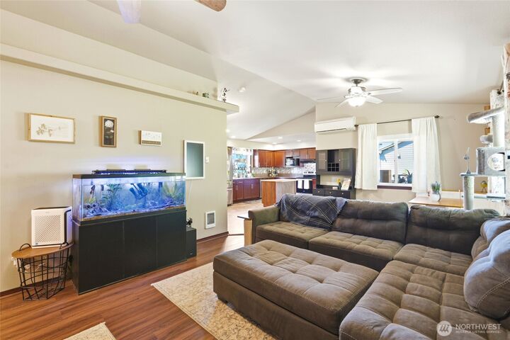 Property Photo:  310  Jeff Street  WA 98274 