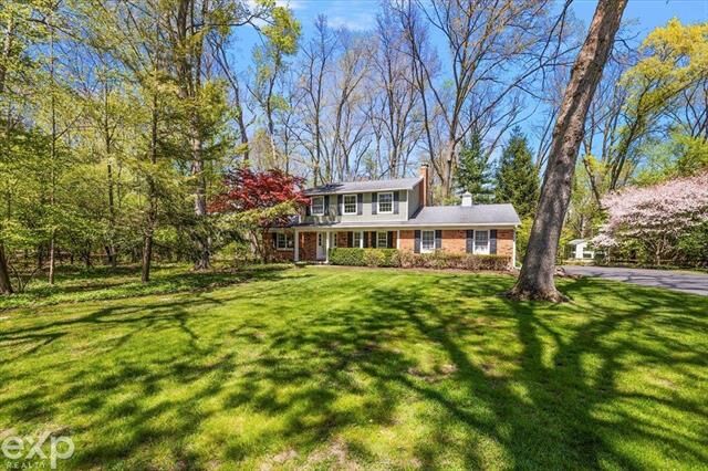 Property Photo:  28040 Forestbrook Drive  MI 48334 