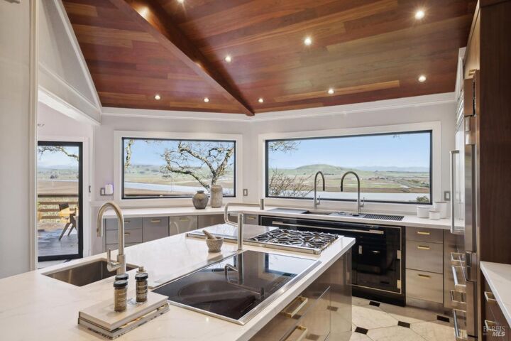 Property Photo: 160 Crest Road CA 94945