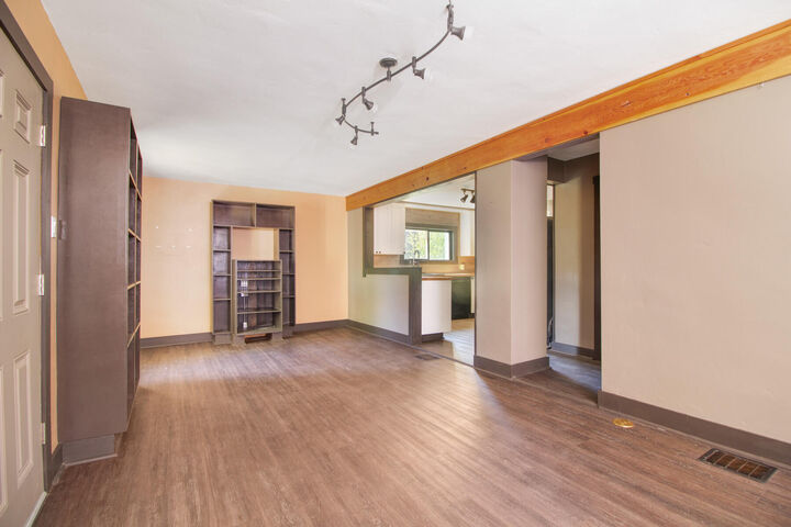 Property Photo:  301 S 4th Ave  ID 83333 