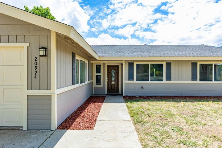 Property Photo:  20924 Brentwood Drive  CA 93561 