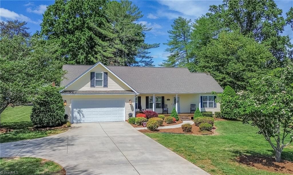 Property Photo:  183 Devon Lane  NC 28625 