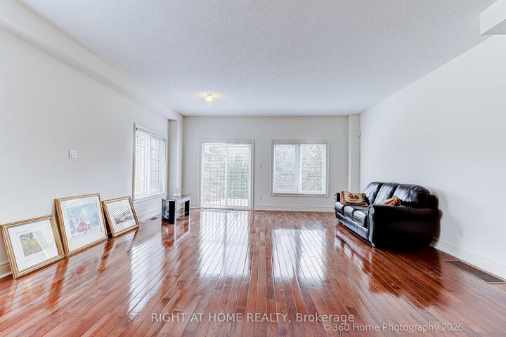 Property Photo: 1130 Cawthra Road 2 ON L5G 4V7