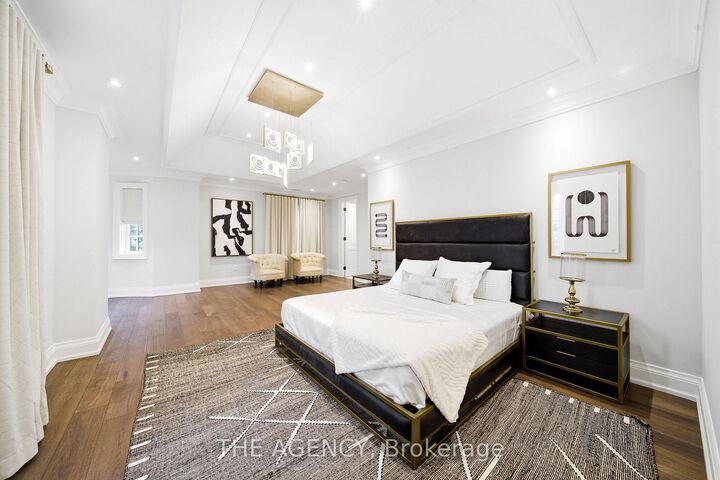 Property Photo: 8 Bayview Park Lane ON L4E 3G1