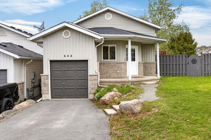 Property Photo: 644 Trailview Drive ON K9J 8P3