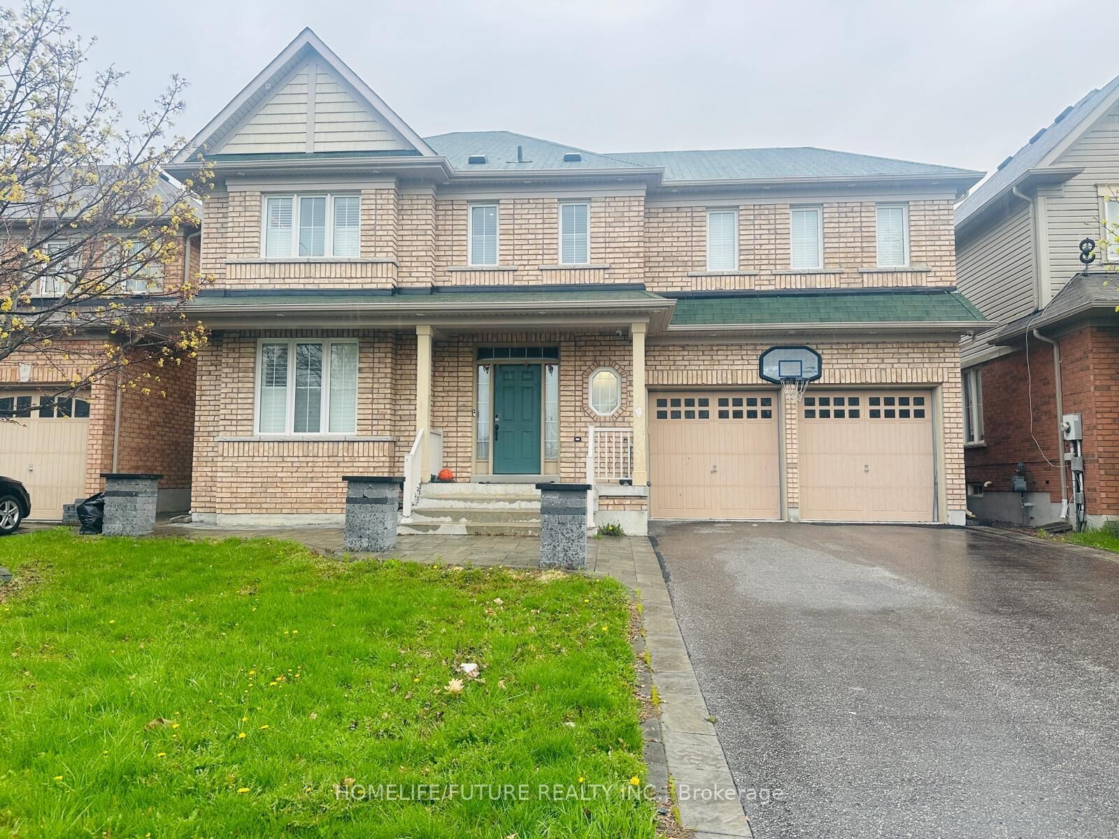 Property Photo: 2230 Pilgrim Square ON L1L 0B6