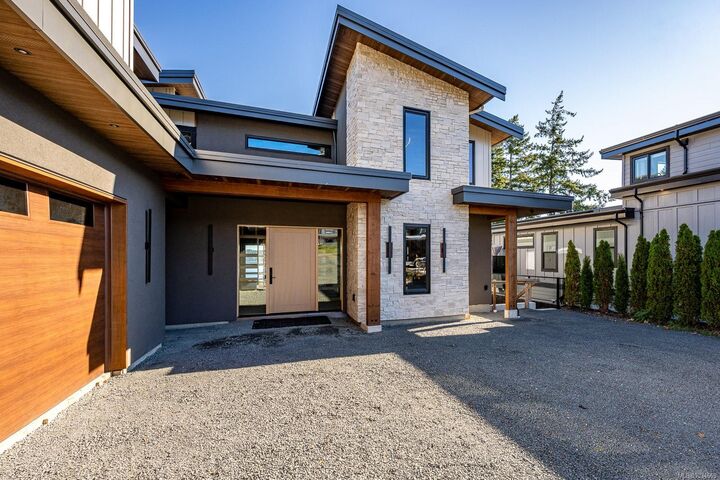 Property Photo: 89 Murphy St S BC V9W 1Y5