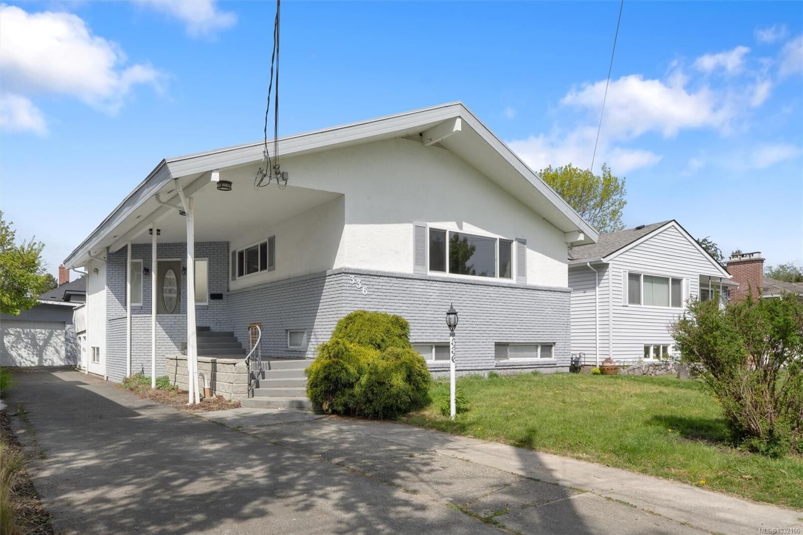 Property Photo: 336 Stannard Ave BC V8S 3M4