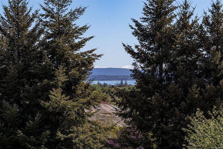 Property Photo: 9611 Askew Creek Dr BC V0R 1K3